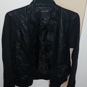 Black plether jacket w/ soft sleeves